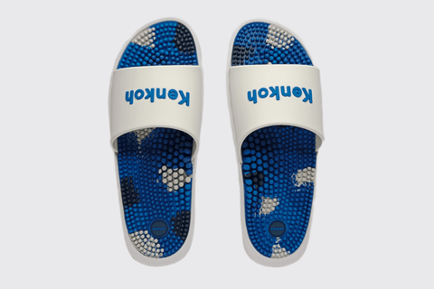 Kaiyo white blue slides- top view